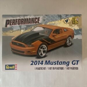REVELL 2014 FORD MUSTANG GT MODEL KIT 1/25 SCALE